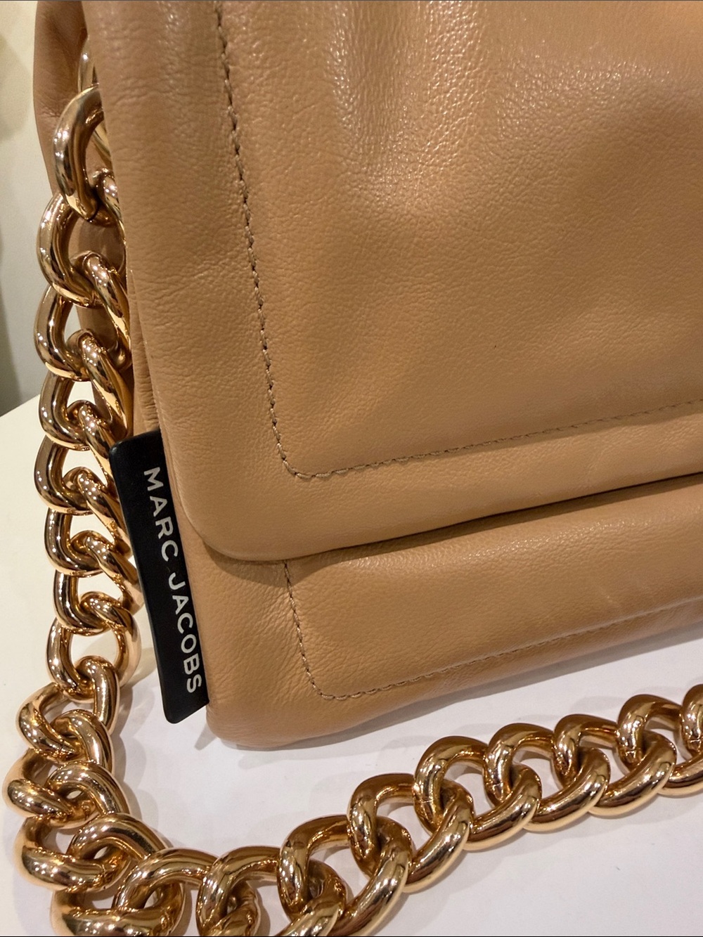Marc Jacobs Camel Leather Shoulder Bag with Gold Chain - Picture 2 of 13